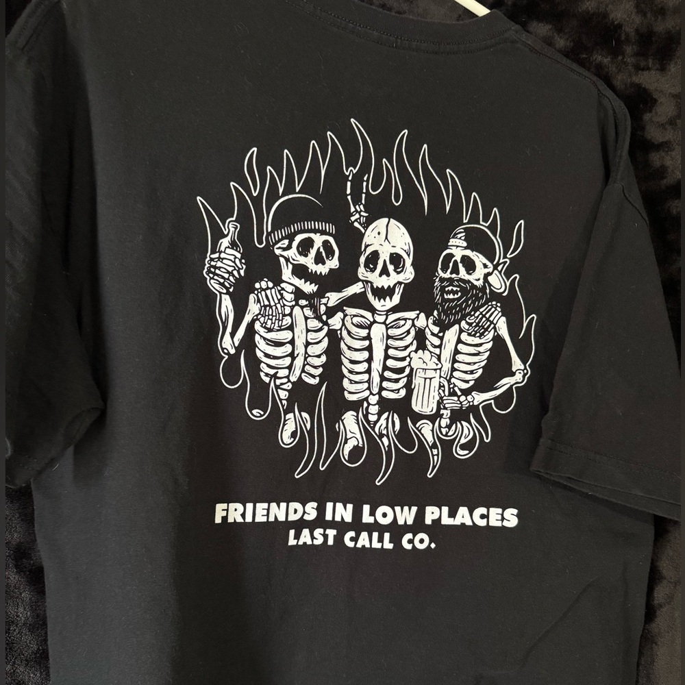 LAST CALL CO. Low Places Mens Tee L